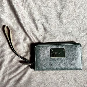 Michael Kors Jetset Silver Wristlet